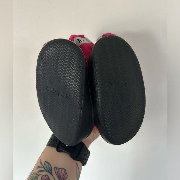 STONZ BABY AND TODDLER PINK WINTER BOOTIES Size large - Picture 5 of 7